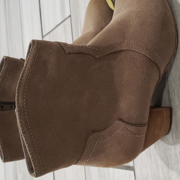 Bucco Cavendish heeled booties. - Picture 4 of 8